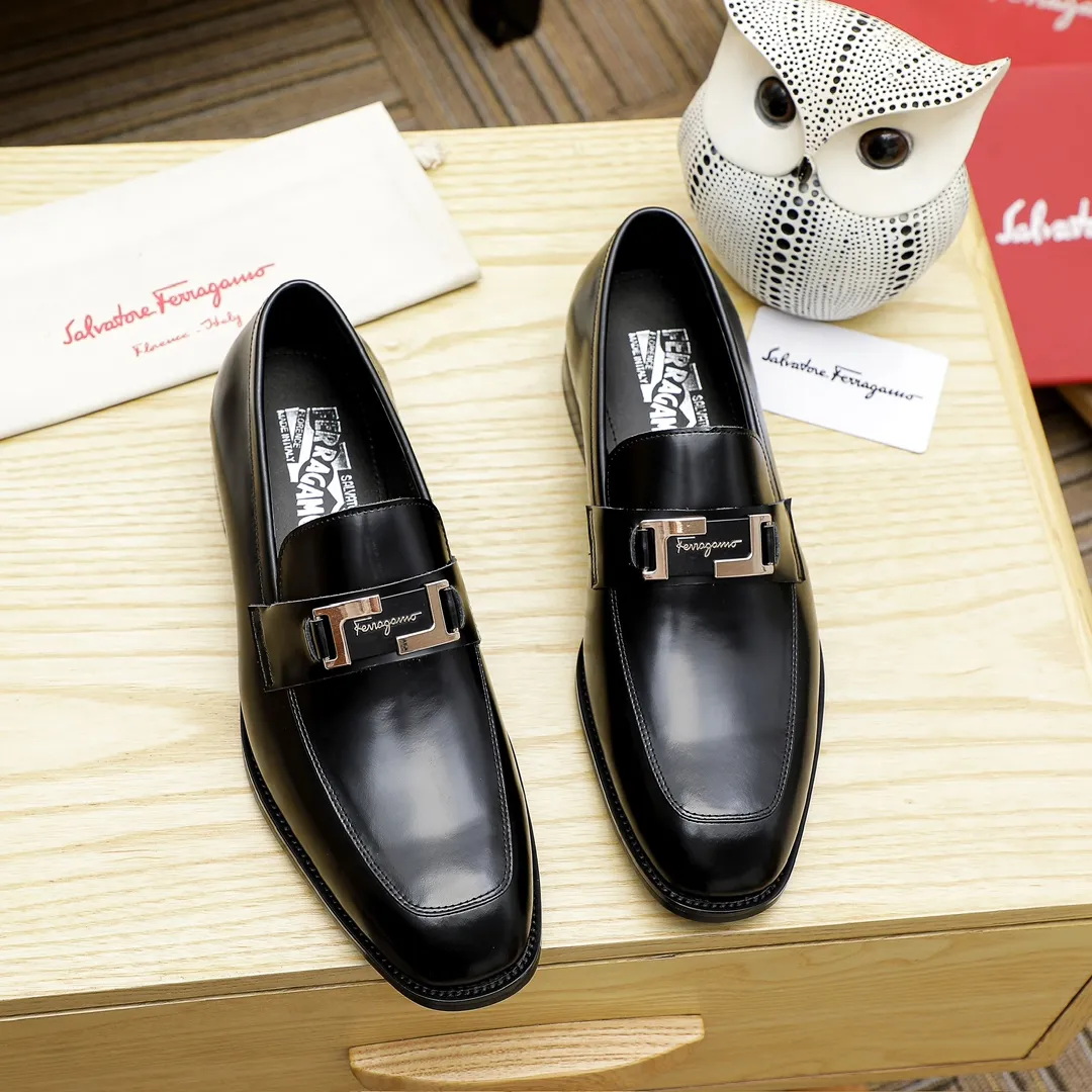 Factory price 460 🔥Ferragamo's new men's casual slip-on shoes🇨🇳Official website original 1:1 mold opening, original quality💯Fine workmanship, high-end luxury☘The upper is made of imported Italian first-layer cowhide🌴Water-dyed🐂Leather lining🍓Rubber wear-resistant and non-slip outsole, breathable and comfortable to wear🍍The first choice for high-grade men, black is optional! Code number 38-44 (45.46. Can be customized)